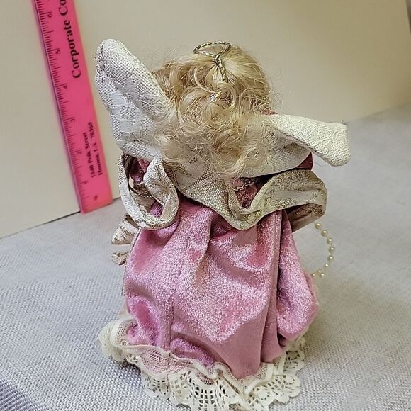 Vtg. 20 Victorian lace hand made snowflake & angel ornaments, &vtg. bead garland - Picture 11 of 12